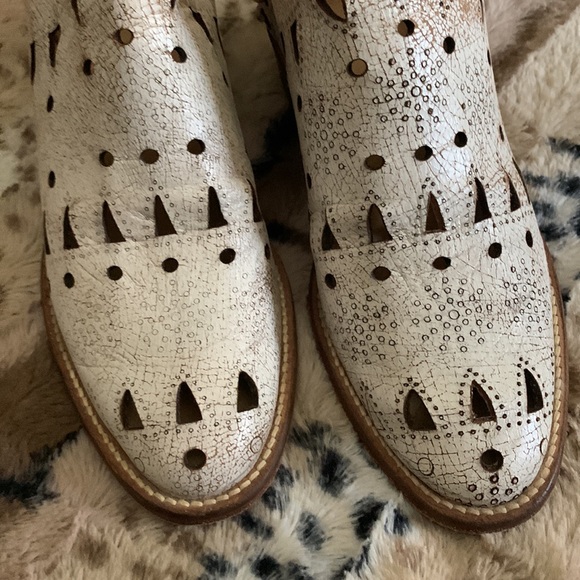 Musse & Cloud Anisse Distressed Leather Boots — 5/5.5 US / 36 Euro - Picture 8 of 10